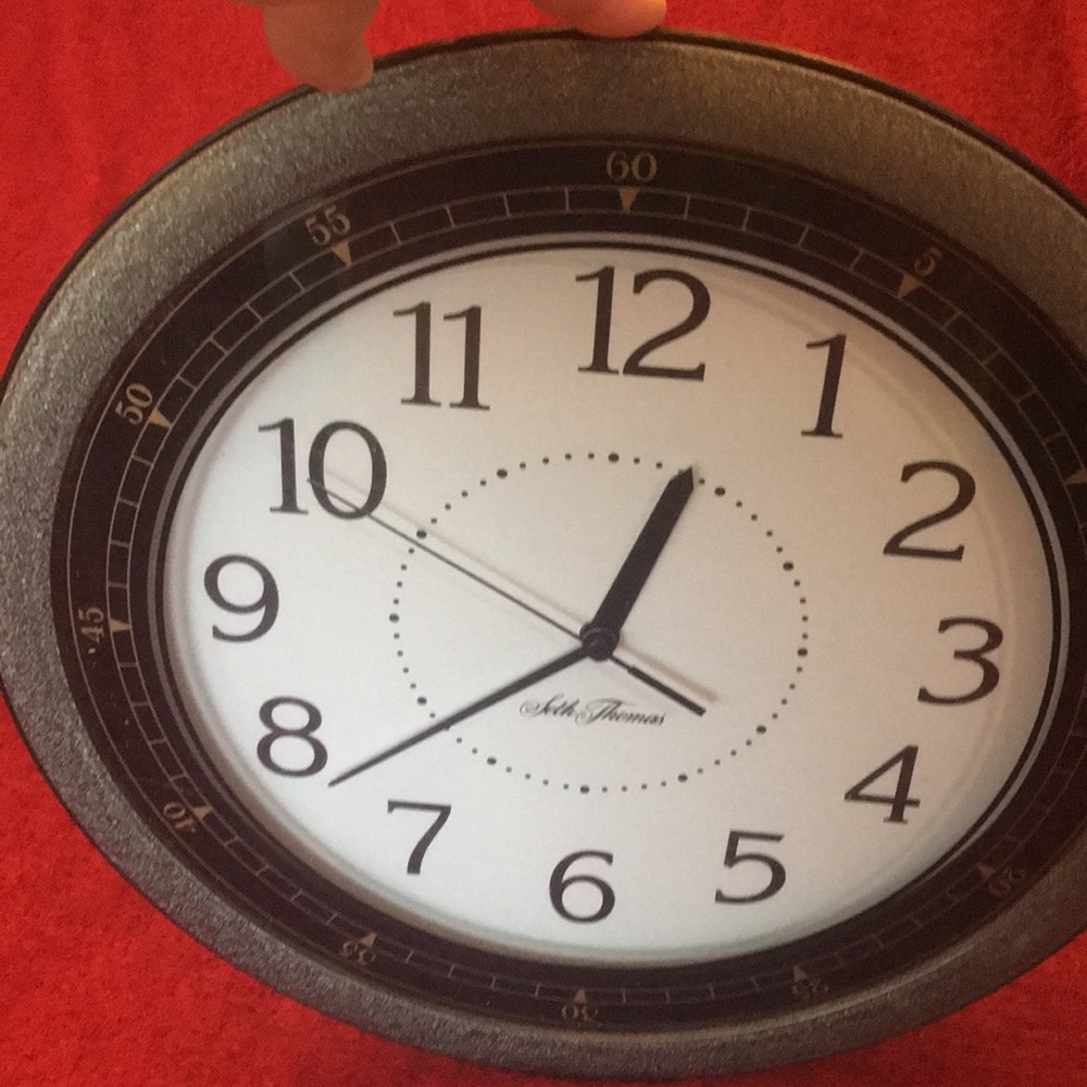 Wall clock-battery operated